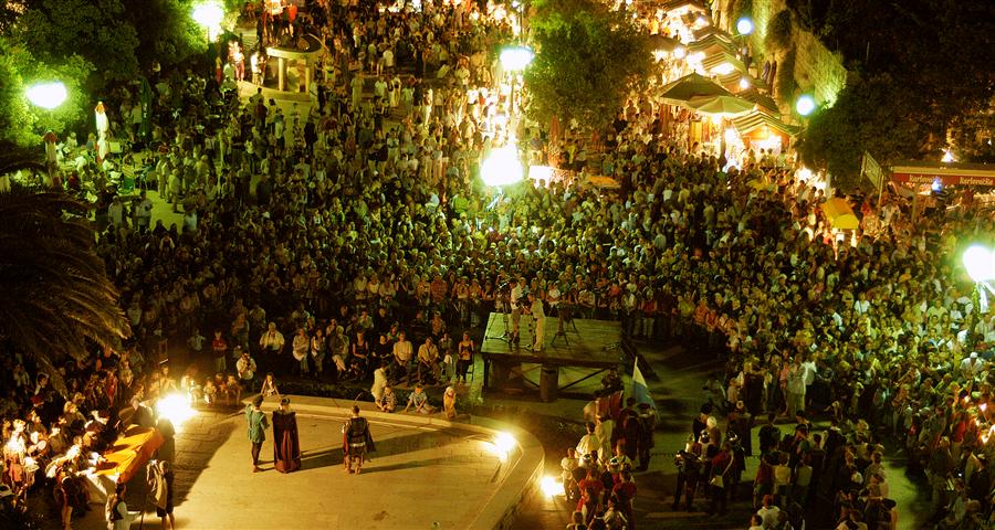 plaza15.jpg